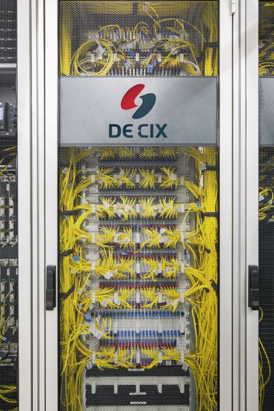 Führender Internetknoten-Betreiber DE-CIX setzt auf Kommunikation von Fink & Fuchs
